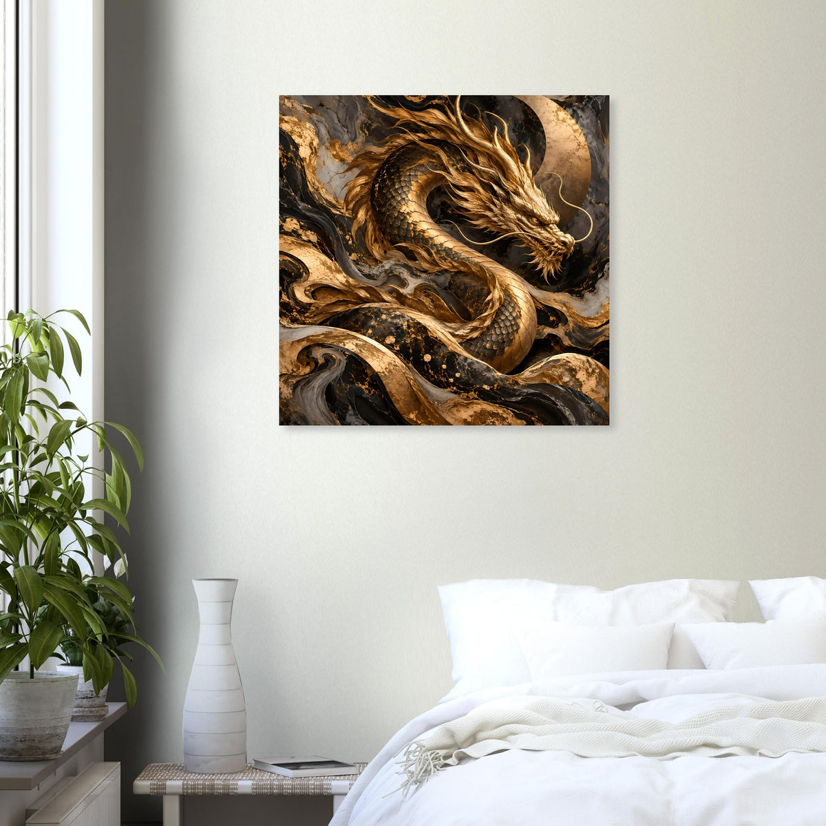 Quadratisches Fantasy-Poster mit goldenem Drachen, Blick auf Kopf und gewundenen Körper