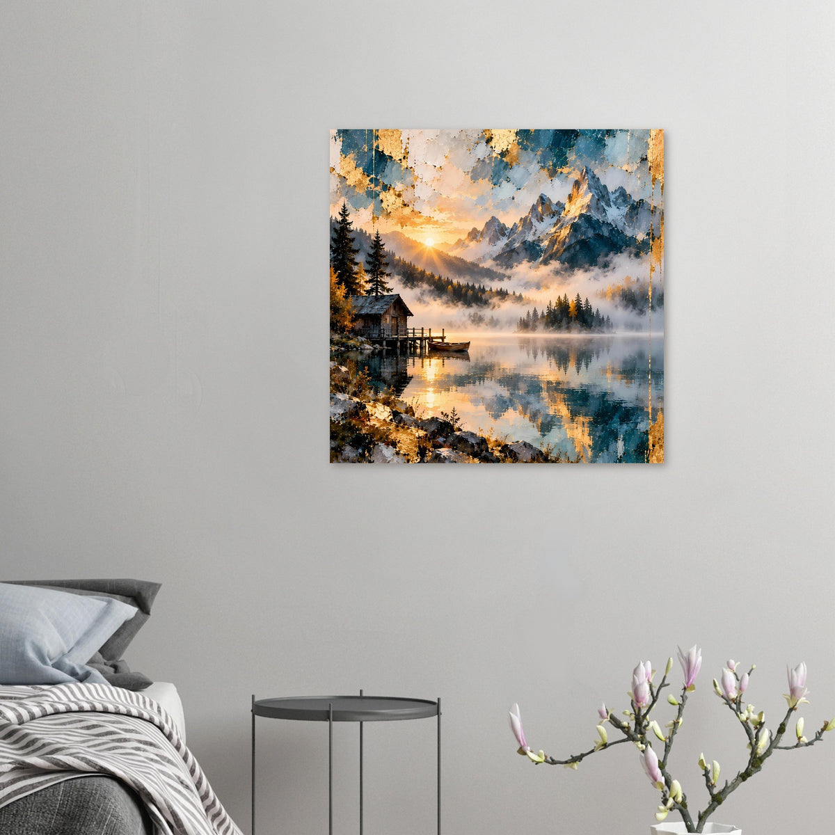 Quadratisches Wandposter mit Bergsee-Panorama, Sonnenaufgang, Nebel, Holzsteg und Seespiegel