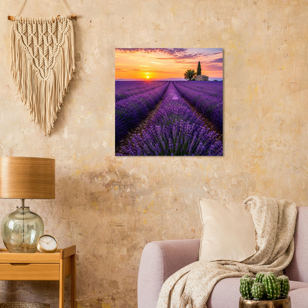 Quadratisches Poster mit Lavendelreihen, lila Feldern und tiefem Sonnenuntergang