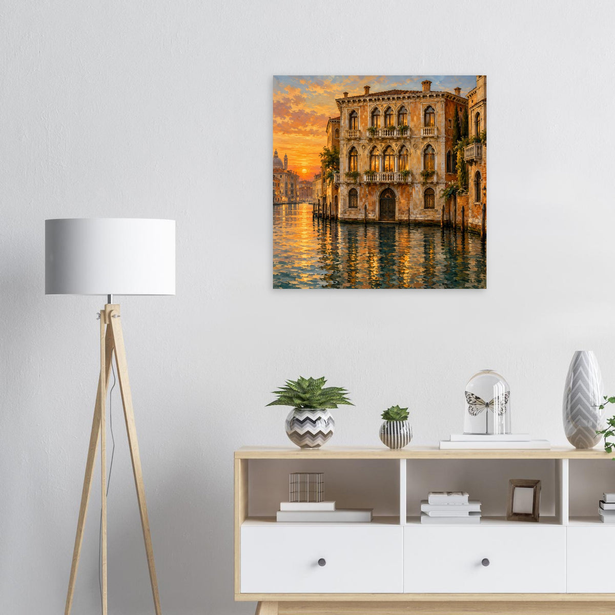 Quadratisches Poster mit venezianischem Palast und Spiegelung im Sonnenuntergang