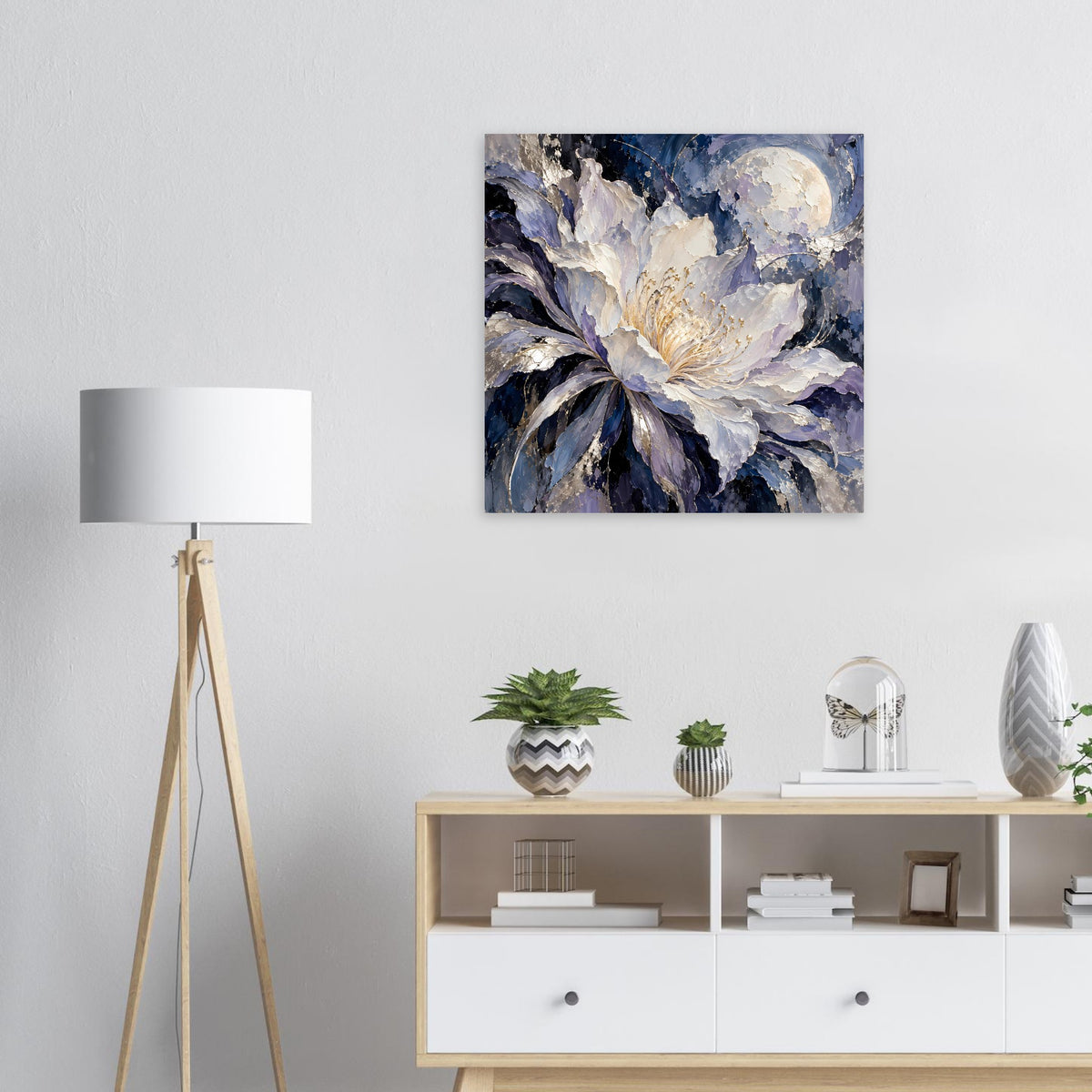 Blumenposter mit weißem Blütenmotiv auf blau-violettem Hintergrund