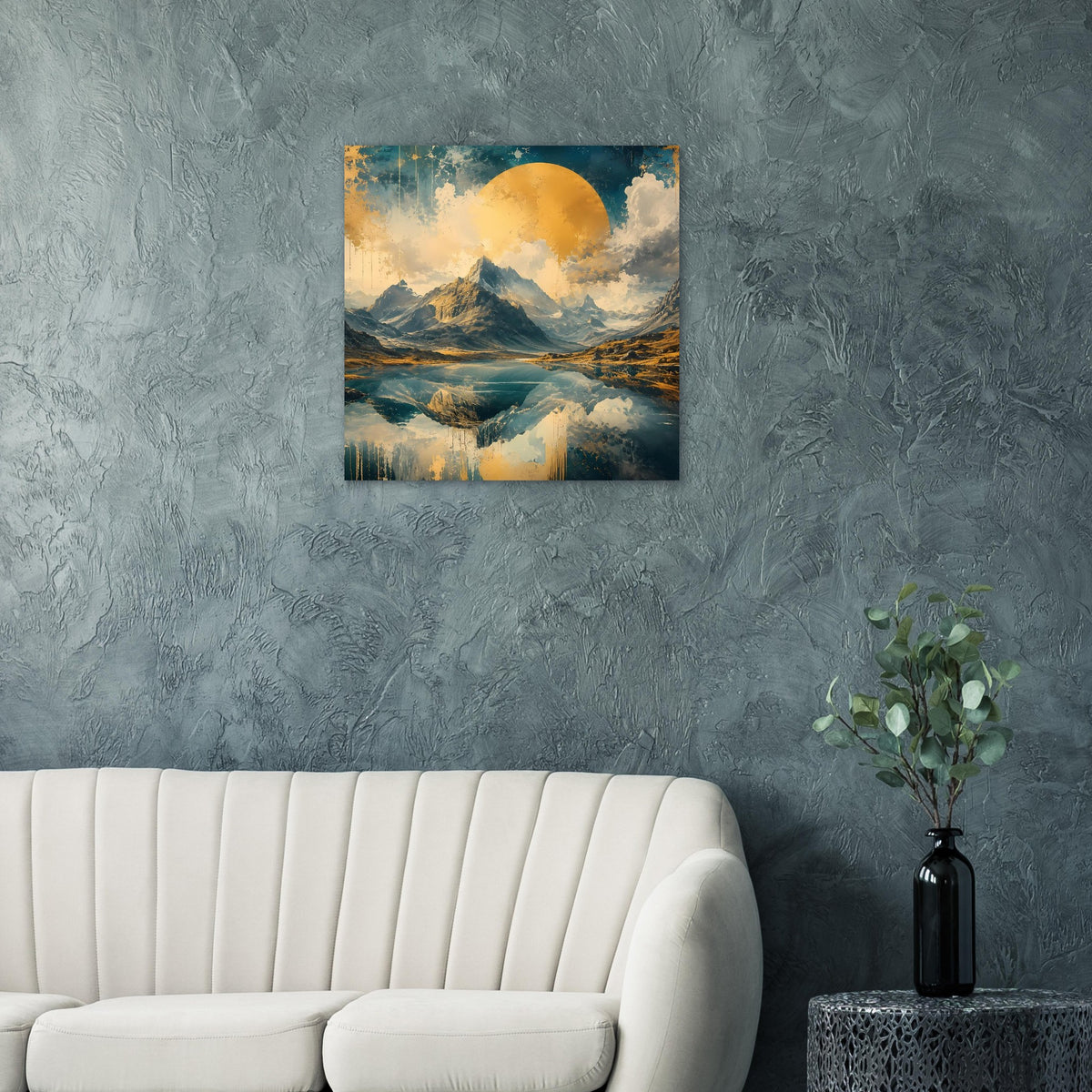 Wandposter mit Berglandschaft und Wasserreflexion, Blau-Gold und rundes Mondmotiv
