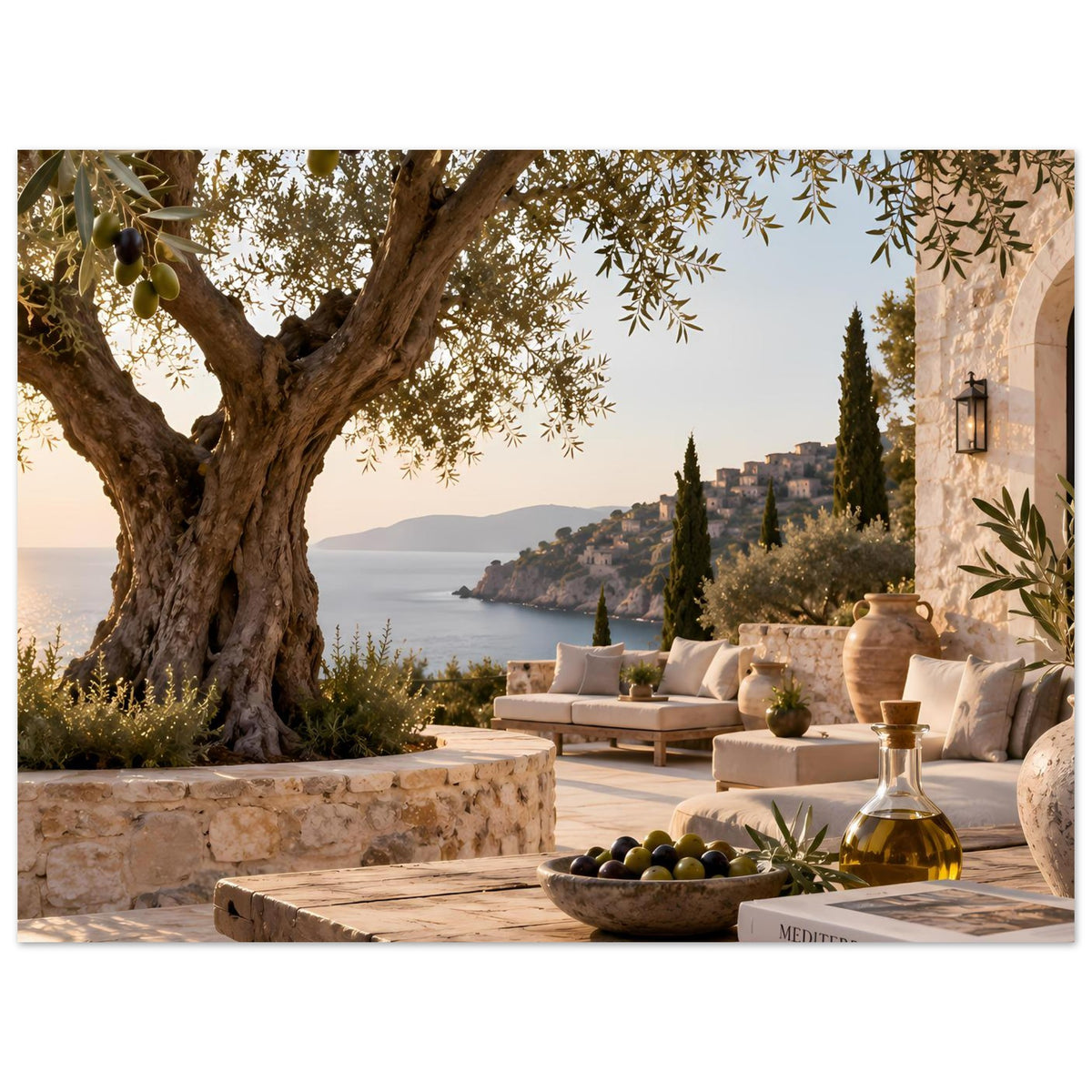 Poster im Hochformat mit mediterraner Terrasse, Olivenbaum, Laterne rechts und Sitzkissen