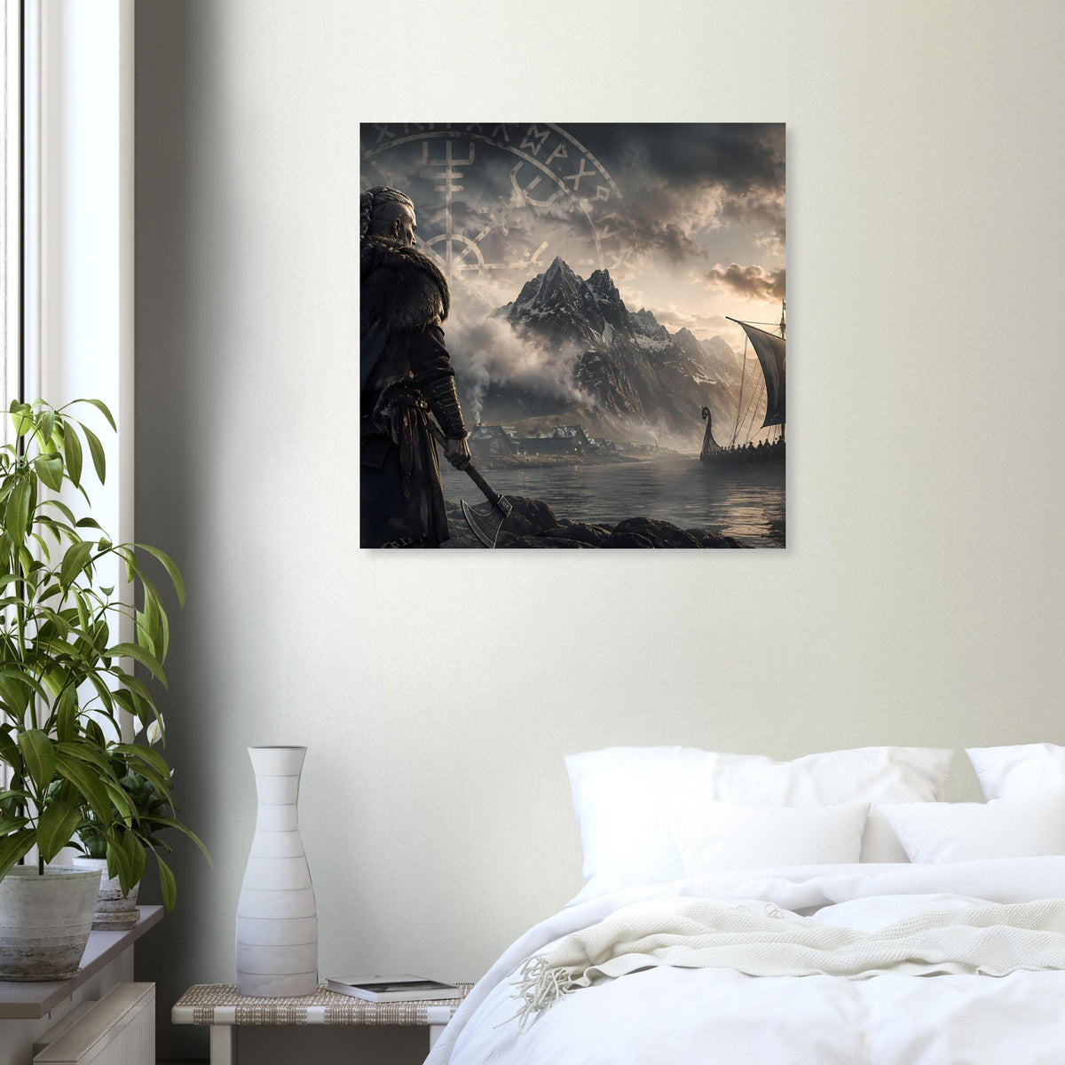 Wandposter mit Wikingerkrieger, Langschiff und Runen über nebliger Fjordlandschaft