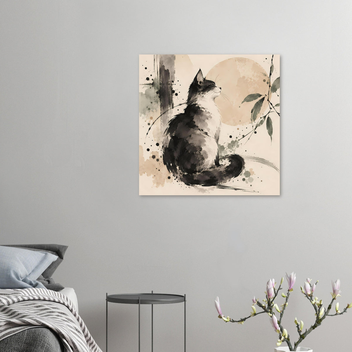 Kleines Poster mit sitzender Katze im Aquarellstil, schwarze Silhouette, Blätter am Rand