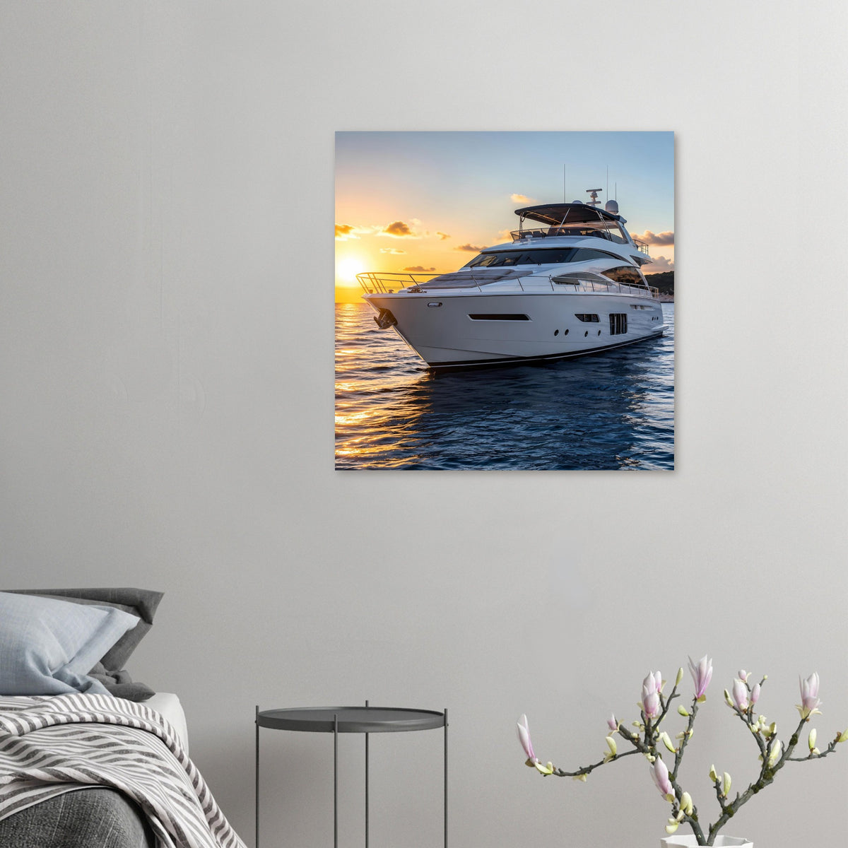 Wandposter mit kleiner Darstellung einer Yacht bei Sonnenuntergang, goldene Lichtspiegel auf dem Meer