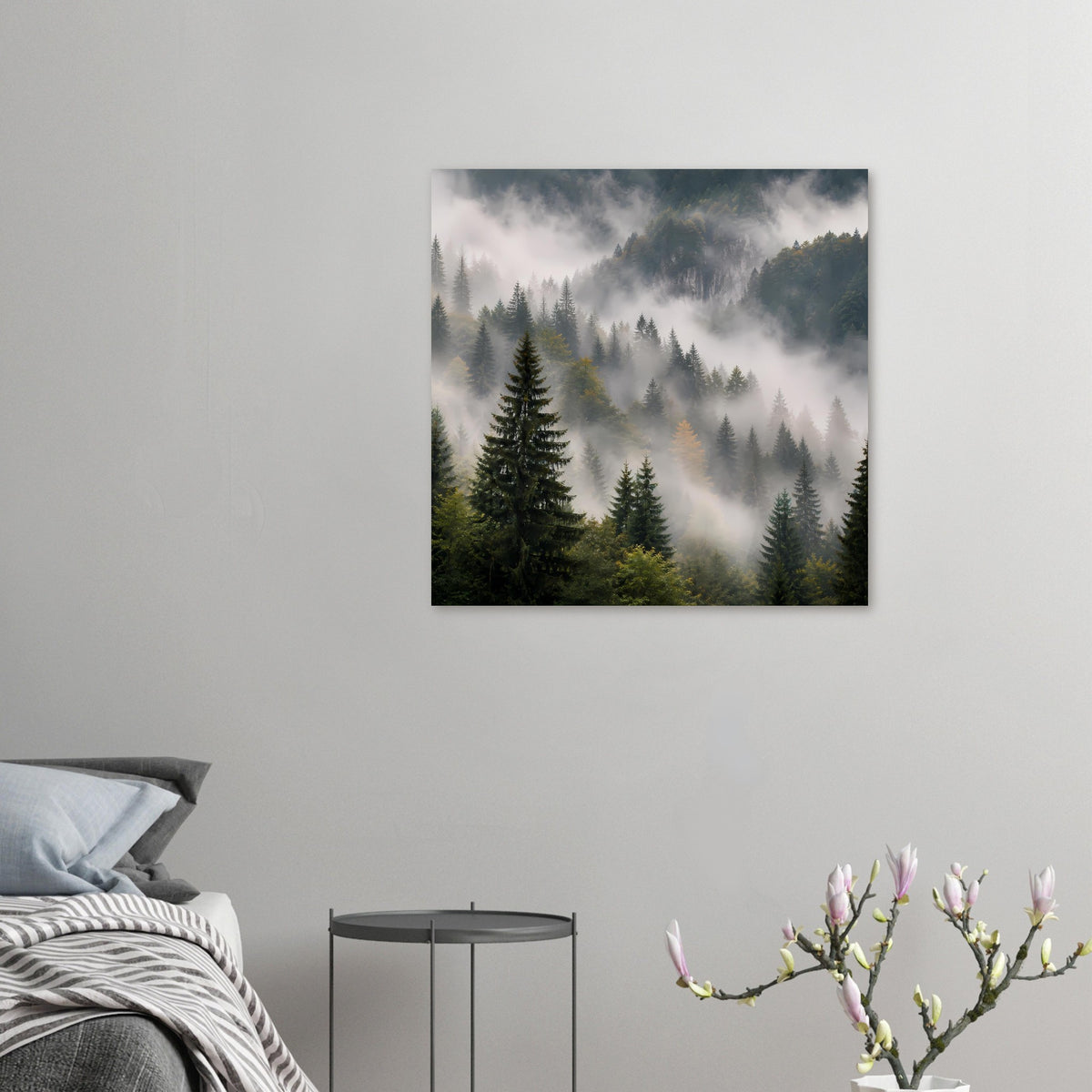Kleines Poster mit Waldlandschaft, Tannen im Nebel, kühle Grau- und Grüntöne