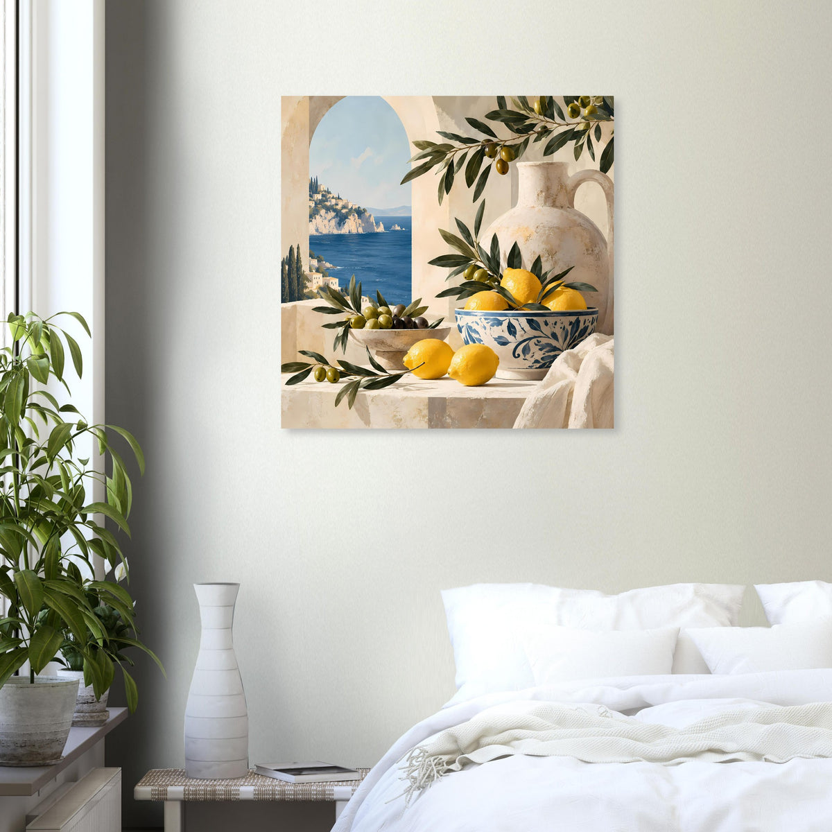 Wandposter im Wohnraum: Zitronen und Oliven an Keramikvase, mediterranes Bild im Rahmen