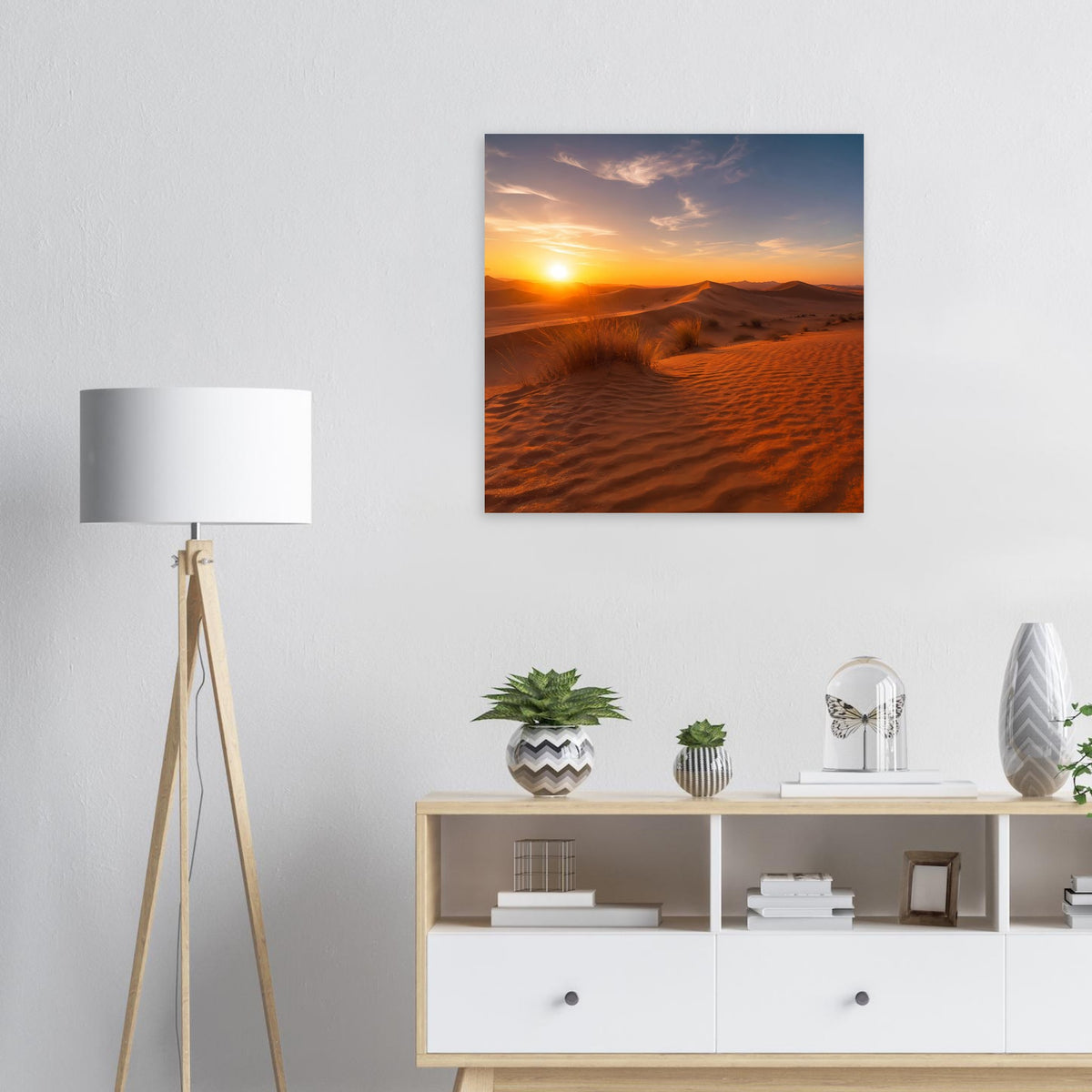 Quadratisches Wüstenlandschaft-Poster mit goldener Sonne über Sanddünen im Sonnenuntergang