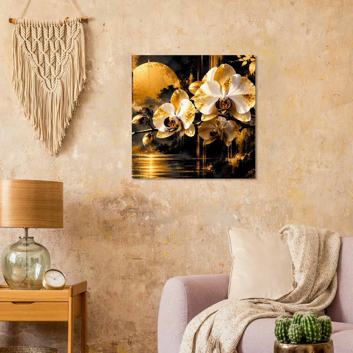 Quadratisches Poster: weiße Orchideenblüten in Goldtönen auf dunklem Hintergrund