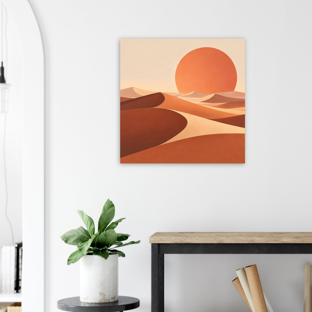 Gerahmtes Quadratposter mit Wüstenhügeln in Ocker und orangefarbener Sonne