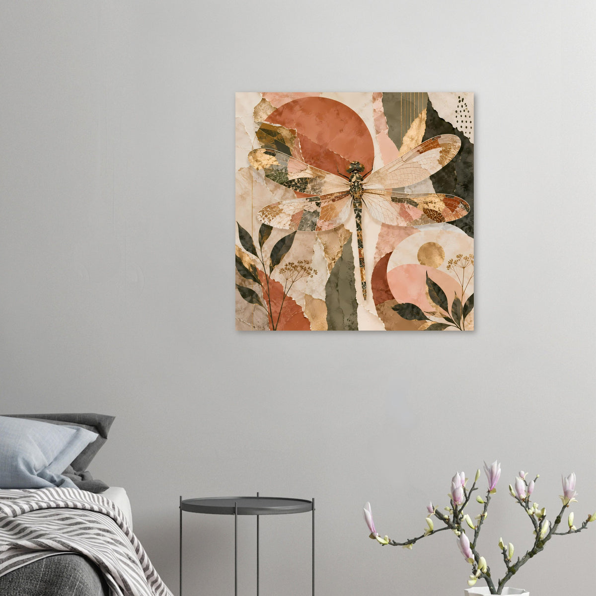 Kleines Libellen-Poster im Boho-Stil: zentrale Libelle mit Pflanzen und Blattdetails