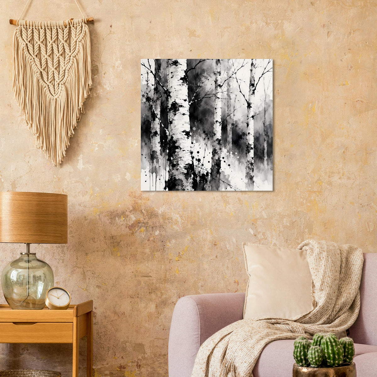 Monochromes Birkenwald-Kunstposter, schwarz-weiß mit Baumstämmen und Spritz-Textur