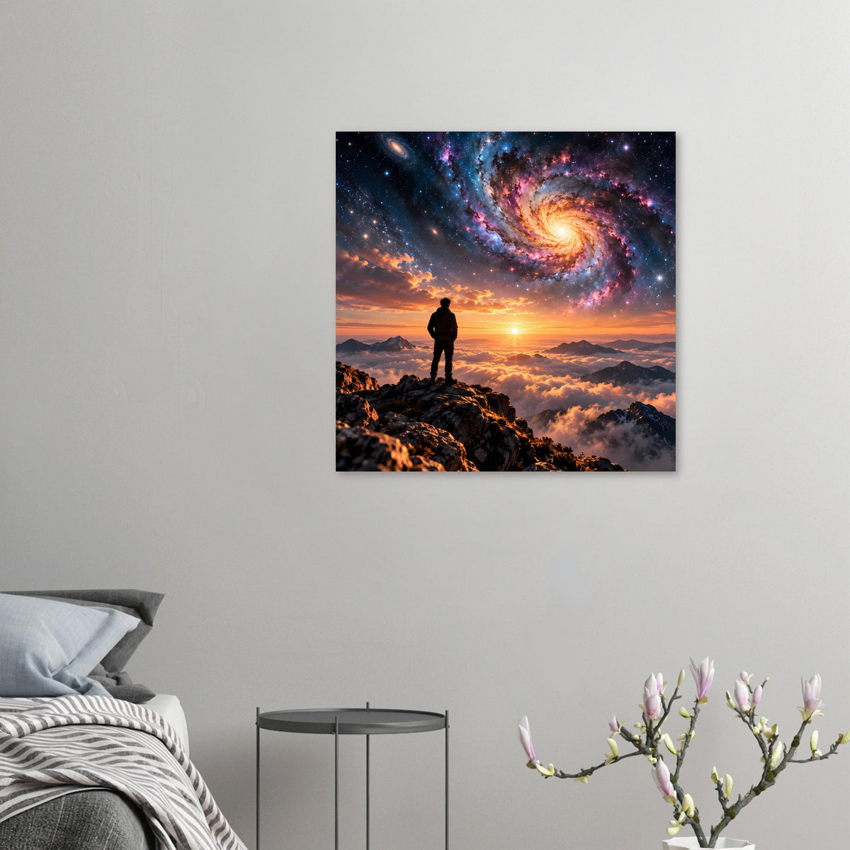 Kleines Landschaftsposter mit Silhouette auf Felsen, Spiralgalaxie und Sonnenuntergang über Bergen