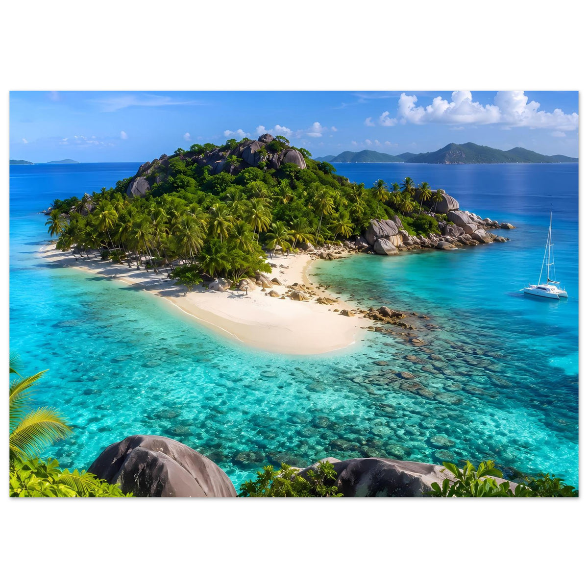 Tropen-Insel-Foto-Poster: sandiger Strand, grüne Insel mit Felsen, türkisfarbenes Wasser