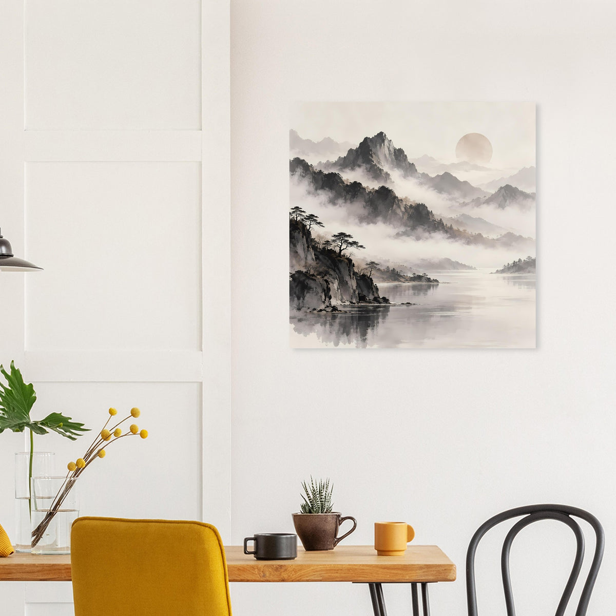 Quadratisches Poster mit nebligen Bergen, Seeufer und hellem Mondmotiv