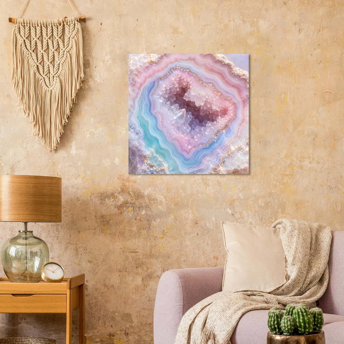 Wandposter mit Geoden-Motiv in Rosa, Hellblau und Violett, kleine Kristallreflexe