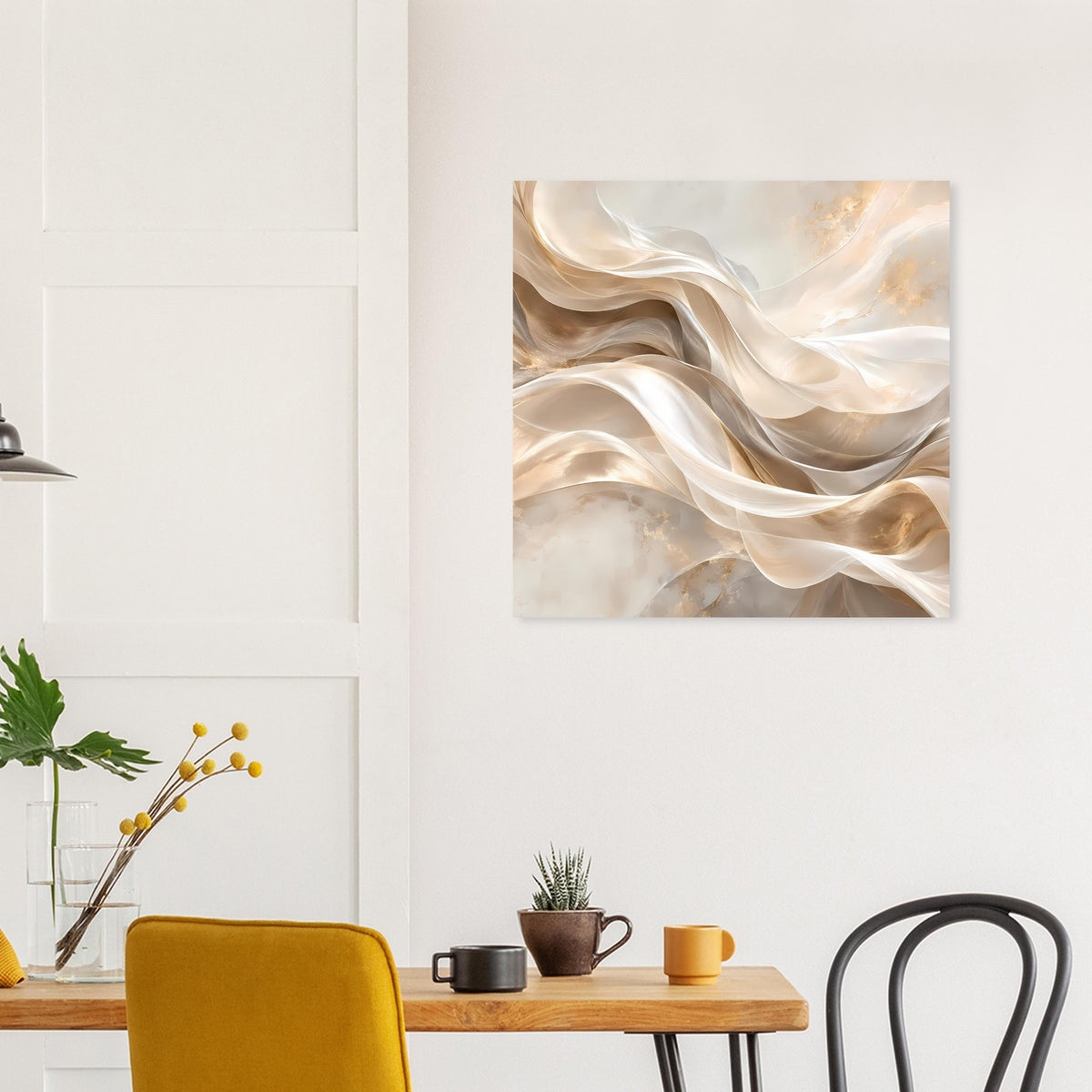 Quadratisches abstraktes Leinwand-Poster mit bewegter Creme-Textur und Goldschimmer