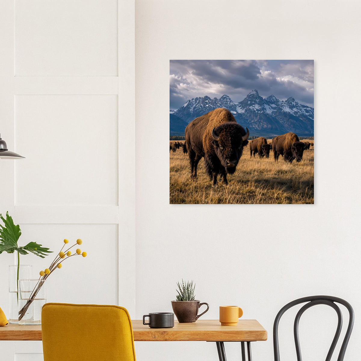 Wandposter mit Büffelherde vor blauen Bergen und Wolken