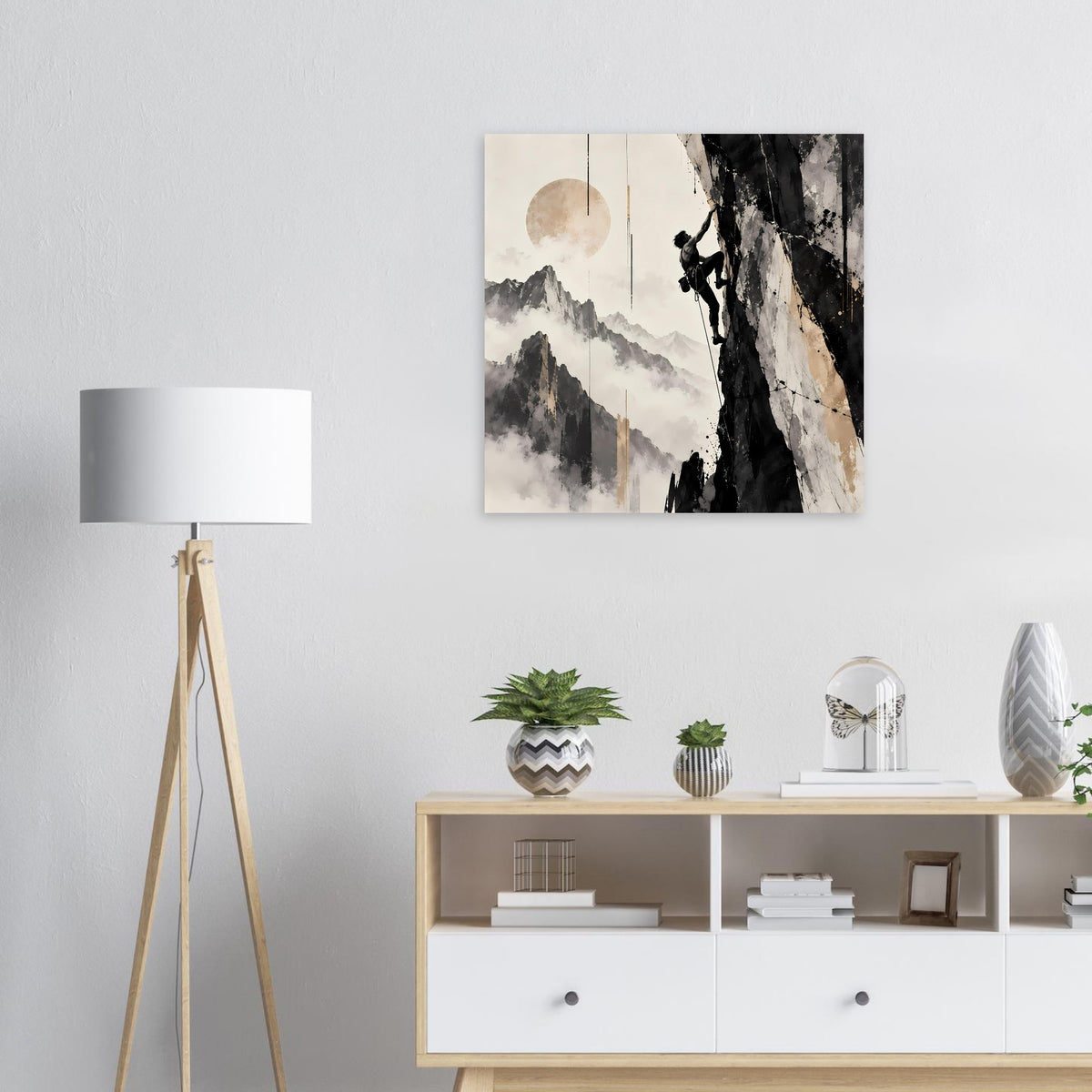 Kunstposter mit Berglandschaft, Mond und Kletterer-Silhouette, schwarz-grau-beige
