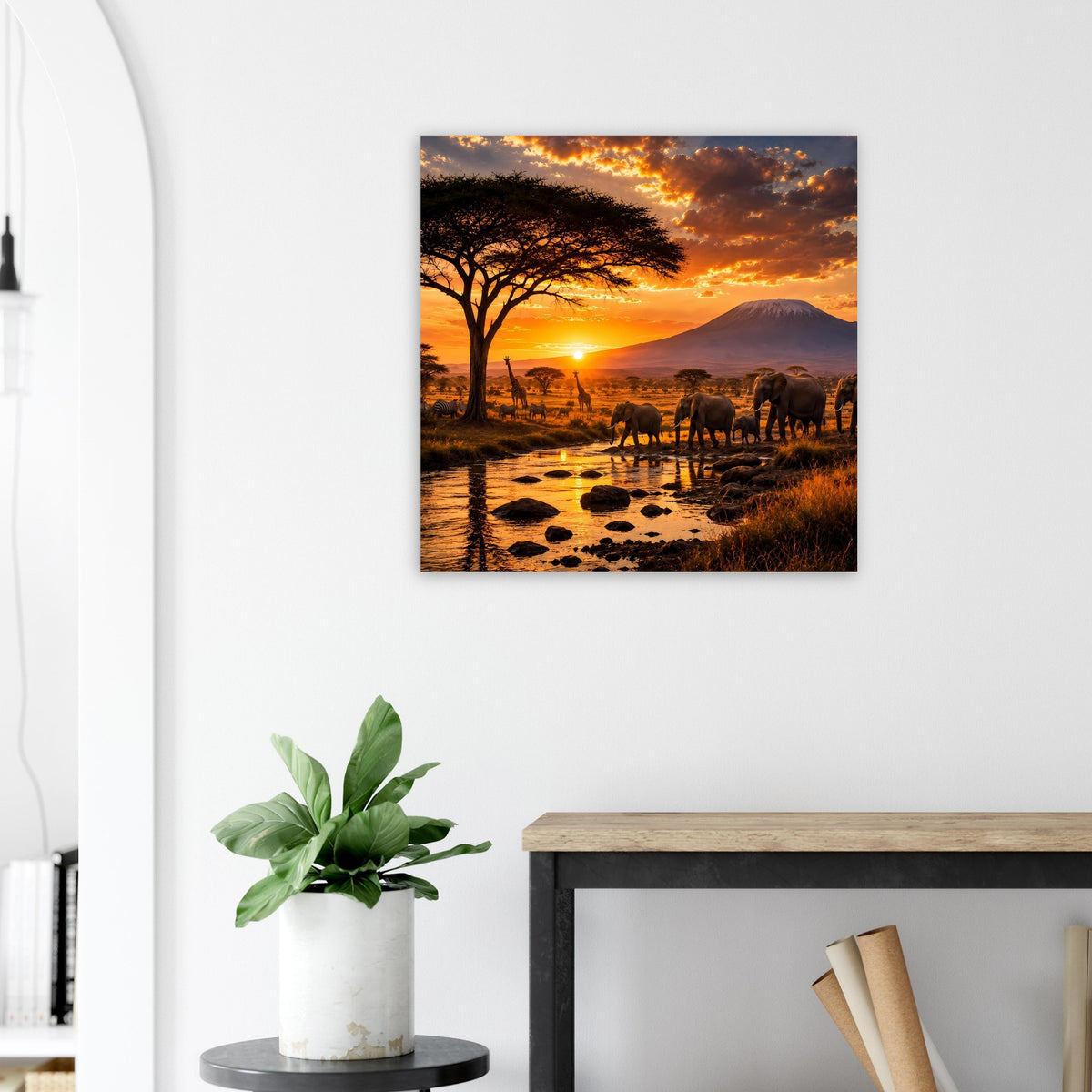 Safari-Poster an heller Wand: Elefantenherde, Akazienbaum und goldenes Abendlicht