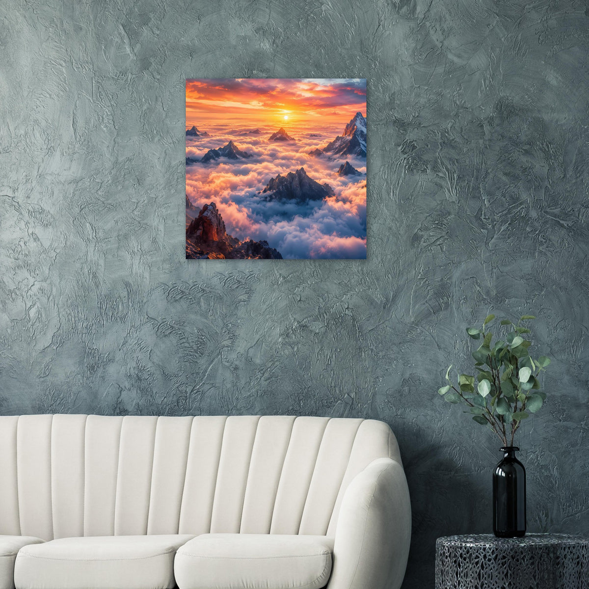 Gerahmtes Poster: Sonnenaufgang über Bergen mit orange-rosa Wolken und Gipfelspitzen
