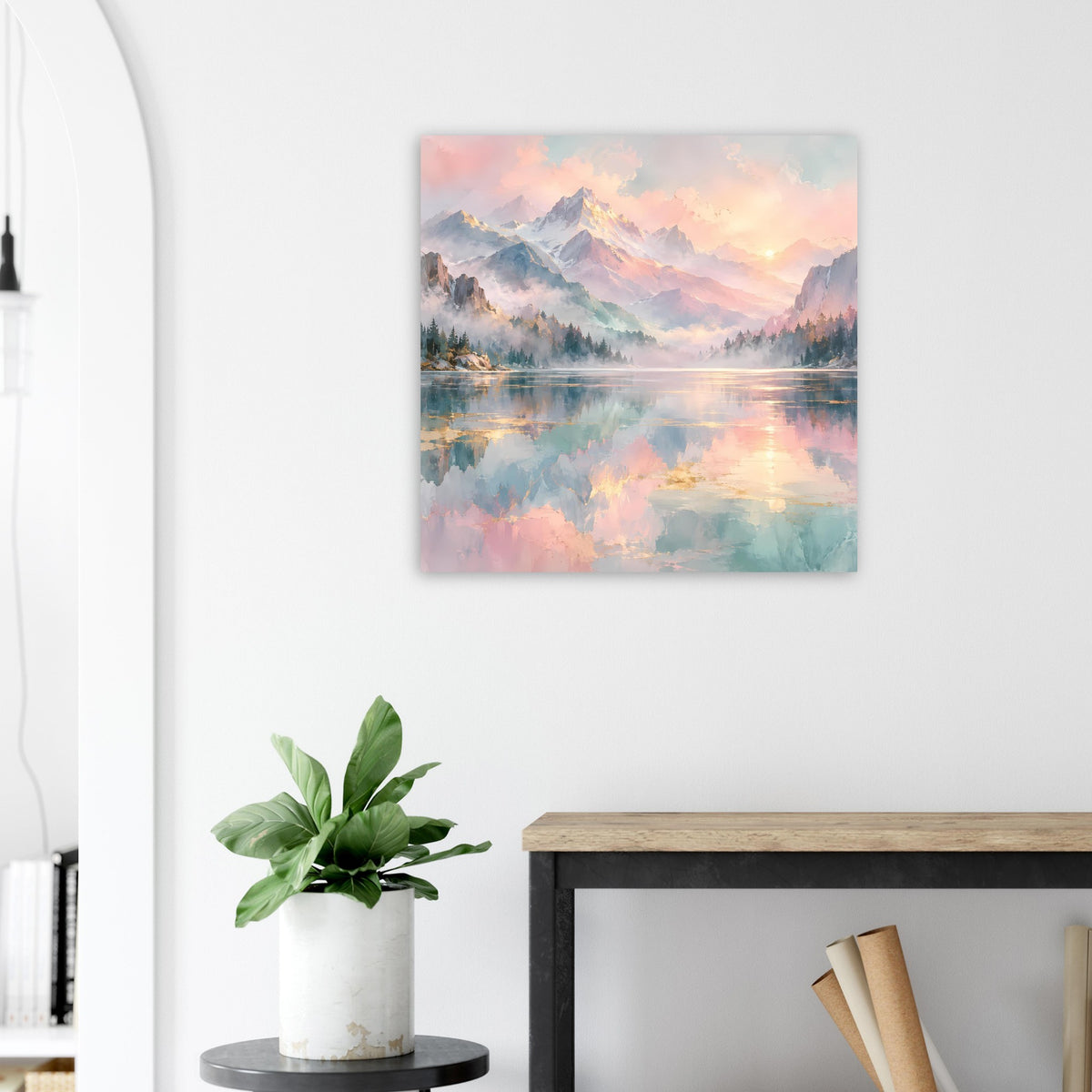 Quadratisches Pastell-Bergsee-Poster mit Bergen, See und sanftem Sonnenaufgangslicht