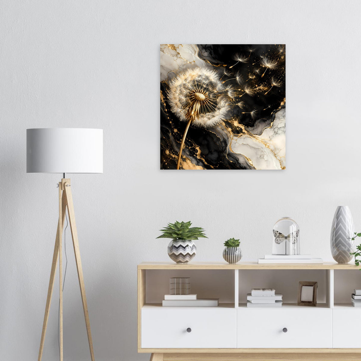 Quadratisches Poster mit Pusteblume in Schwarz und Gold, goldene Partikel um die Blüte