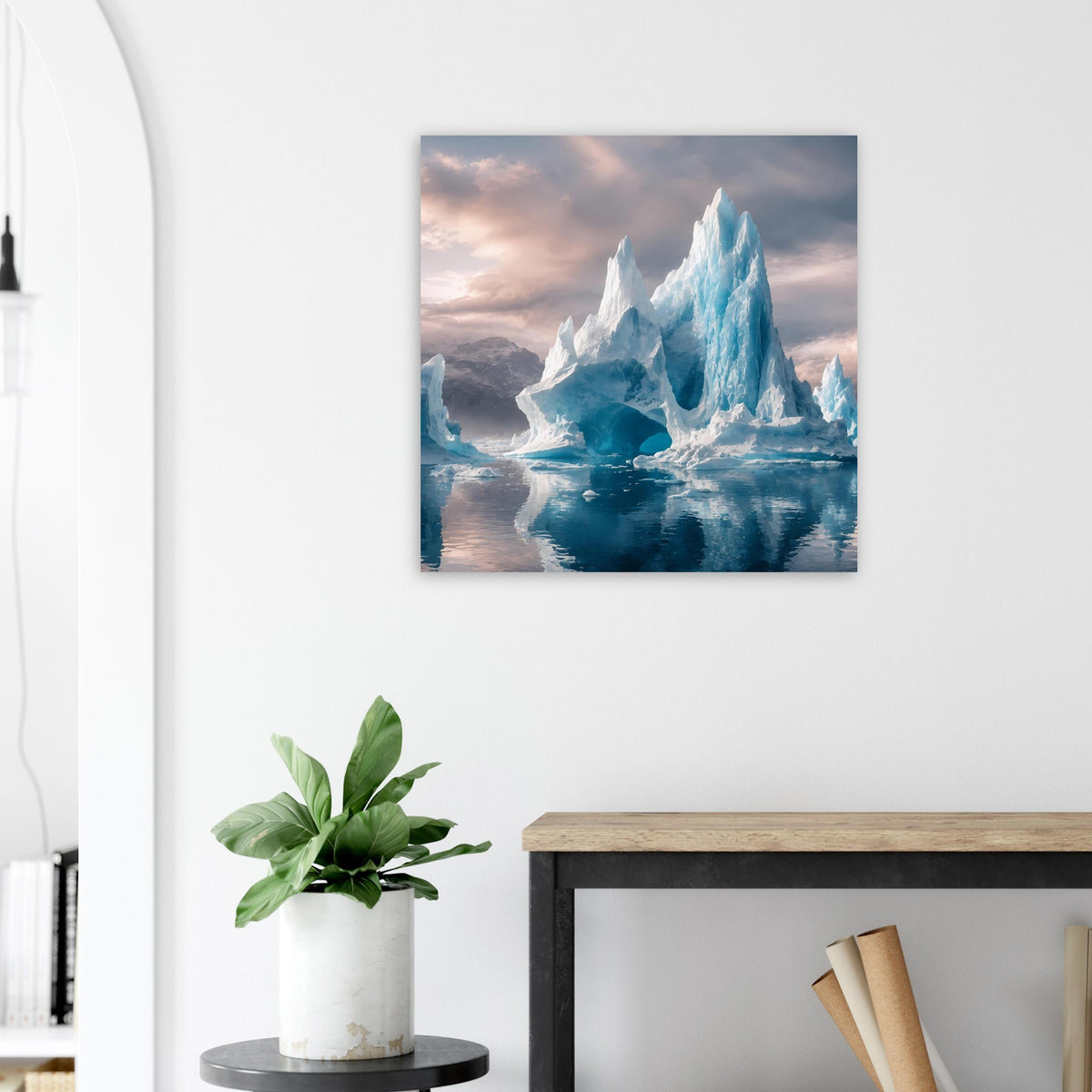 Eisberg-Poster mit blauem Eis und Reflexion im Wasser, gerahmt