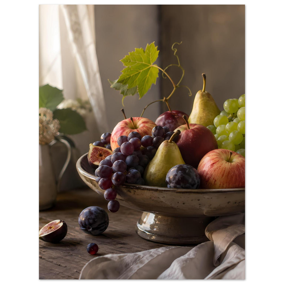Poster mit Obstschale: Trauben, Äpfel und Birne im Stillleben mit grünen Weinblättern