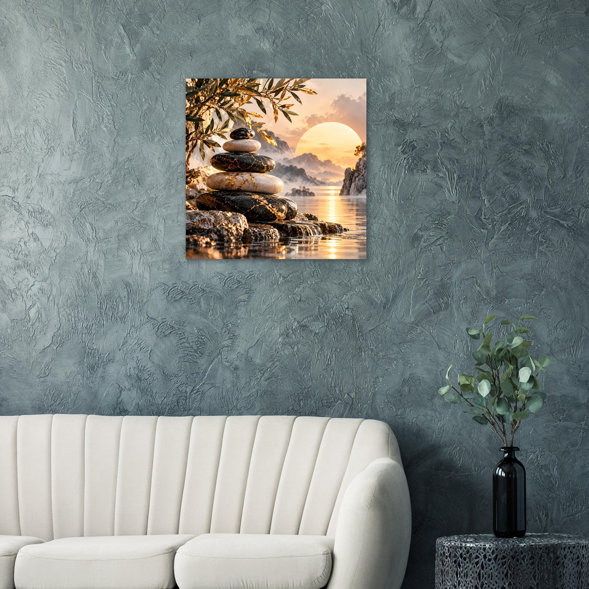 Poster mit Steinmandala am Ufer, goldener Abendsonne und ruhiger Wasseroberfläche
