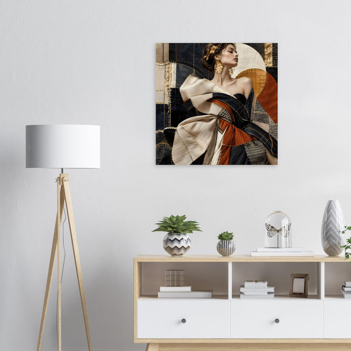 Quadratisches Wandposter mit abstrakter Göttin, Frau im Profil mit gepolstertem Tuch in Goldton.