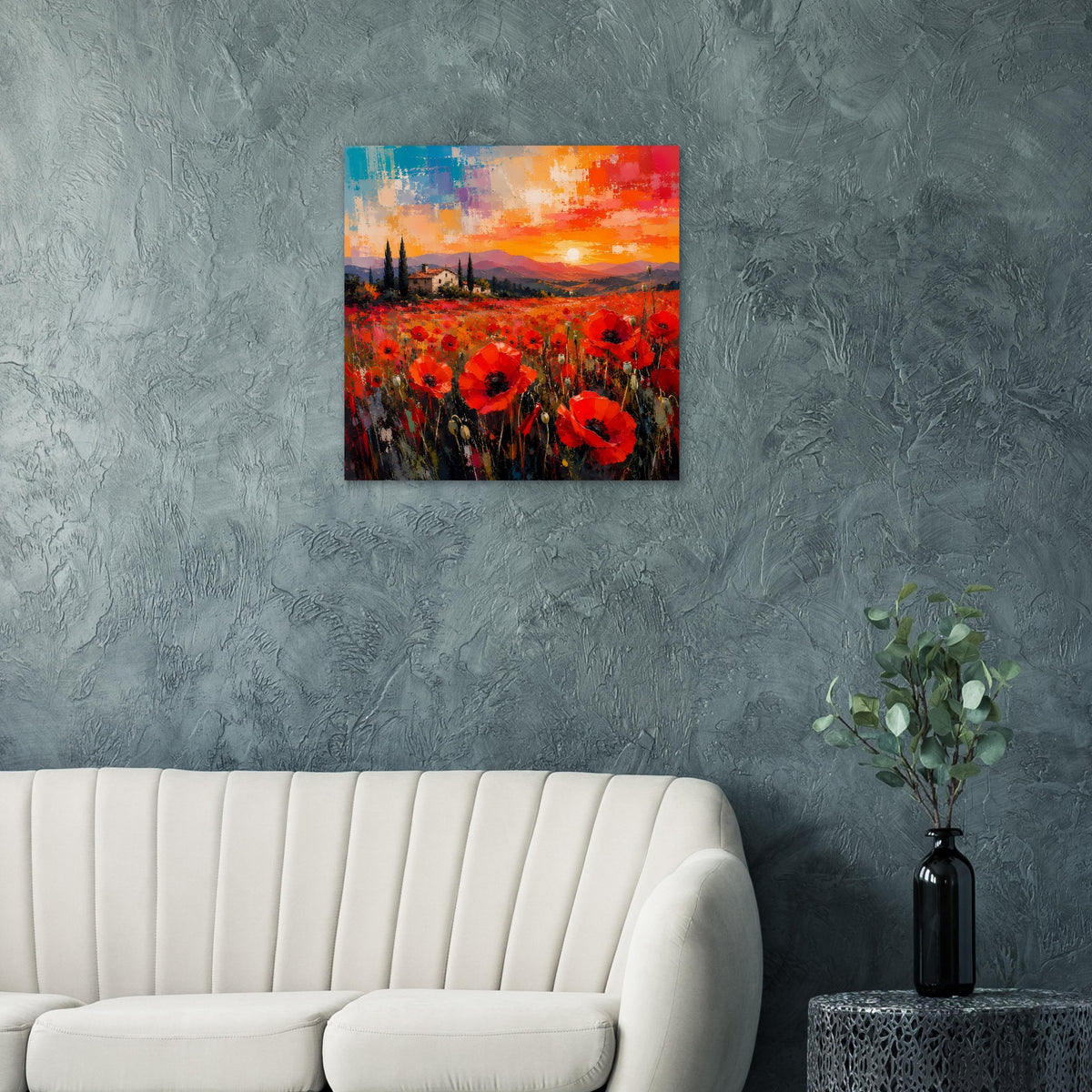 Quadratisches Poster: rotes Mohnblumenfeld, Landschaft mit Häusern und orangefarbenem Himmel