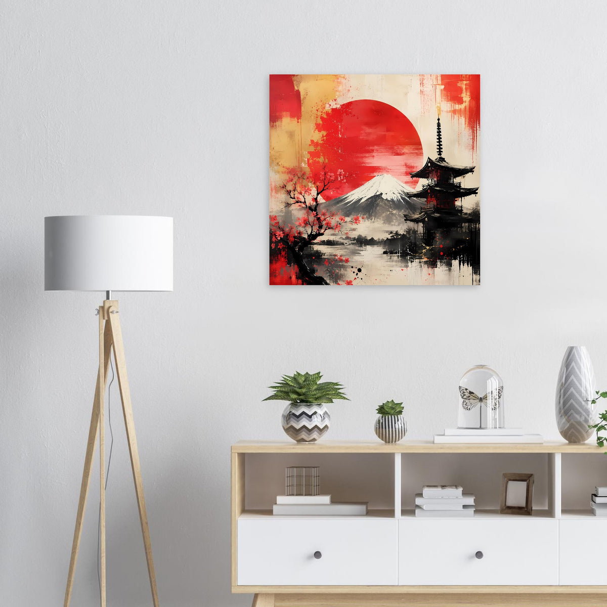 Wandposter mit roter Sonne, Fuji und Pagode, zentral über Sideboard, Rot- und Grautöne