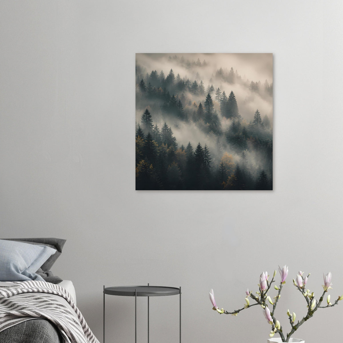Kleines Poster mit Tannenwald und Nebel, warm-kalte Graublau-Optik