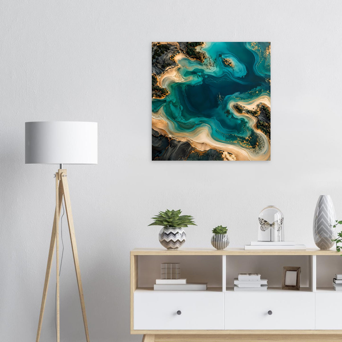 Quadratisches, gerahmtes Ozean-Kunstposter mit abstrakten blau-türkisen Strömungen und Goldakzenten
