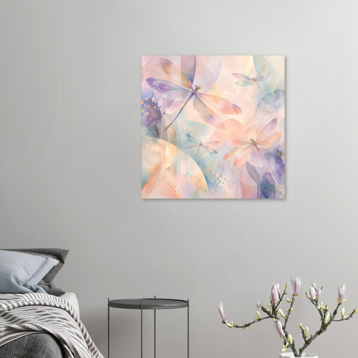 Quadratisches Pastellposter mit Libellen in Pfirsich-, Lavendel- und Hellblau, helle Einfassung