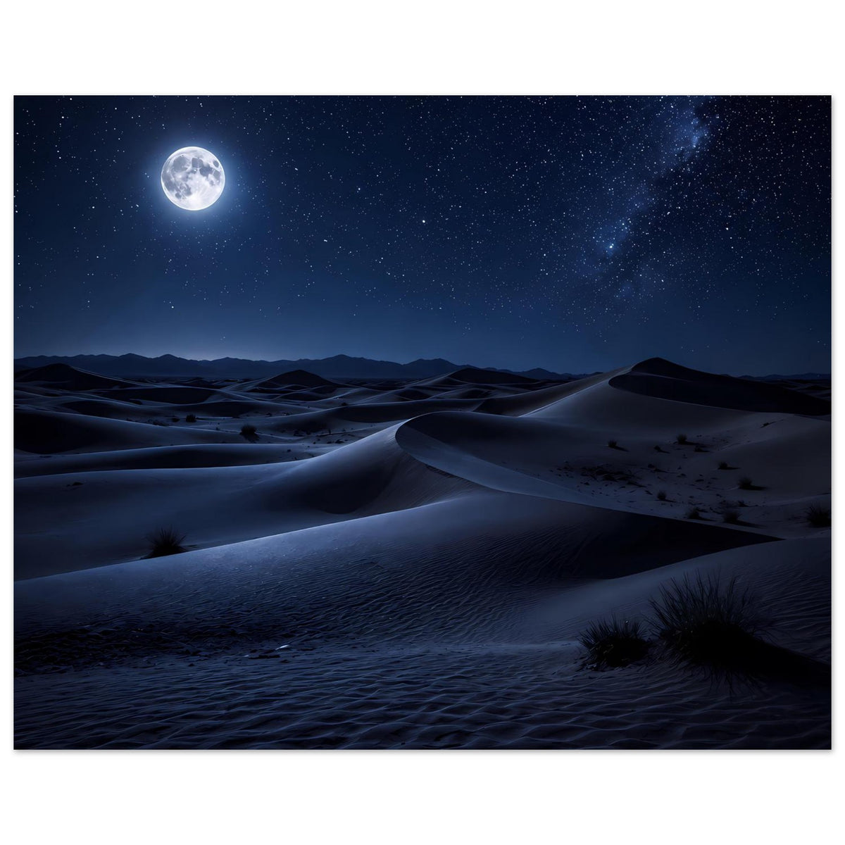 Poster im Querformat: Mond über Dünenlandschaft bei Nacht mit Sternen.