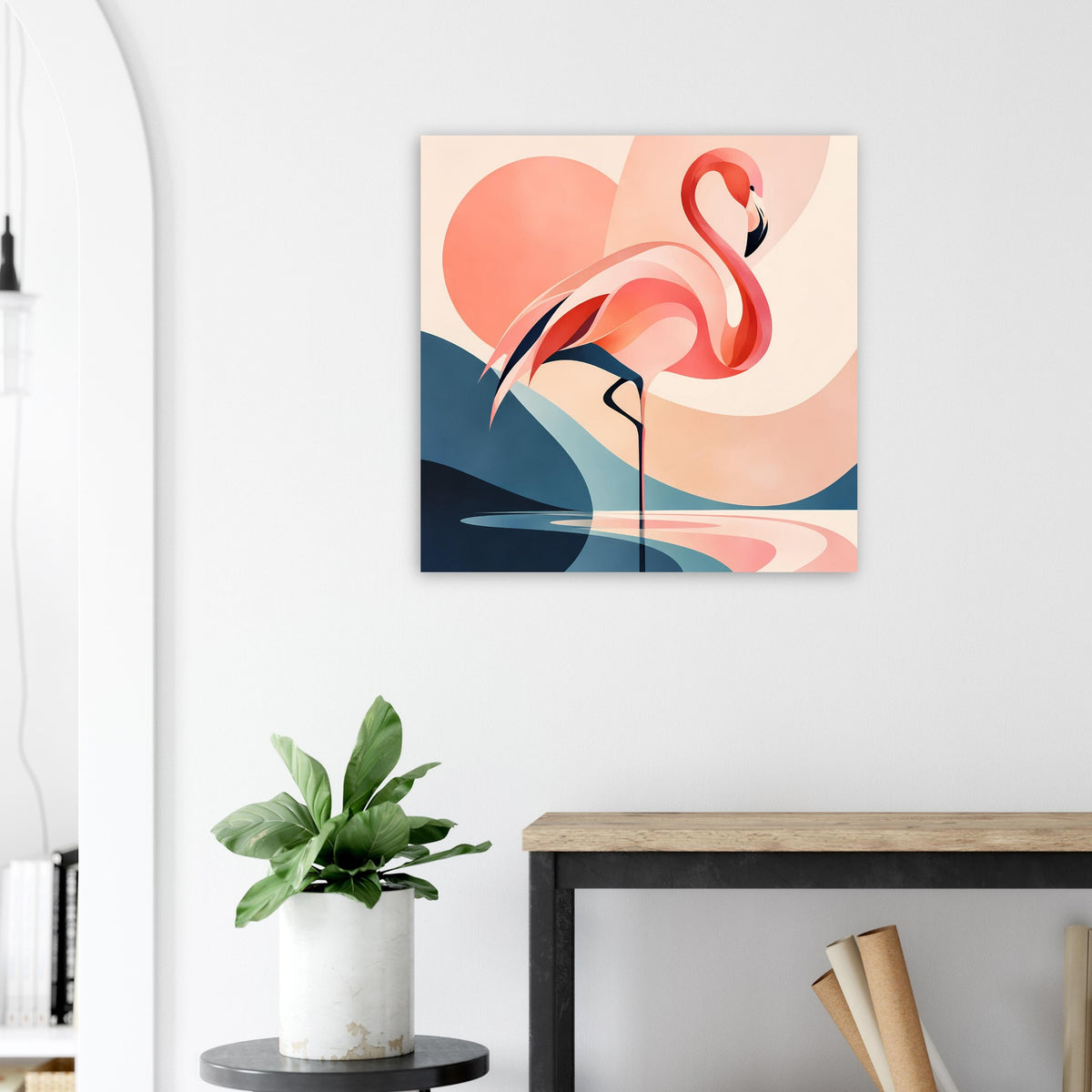 Quadratischer Kunstdruck im Rahmen mit abstraktem Flamingo in Korallrot und Blau