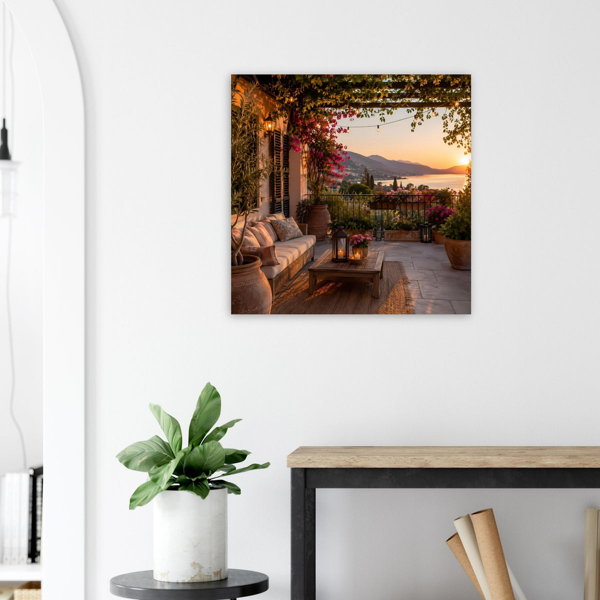 Poster im Querformat mit mediterraner Terrasse bei Sonnenuntergang, Sitzbank und Laterne auf dem Balkon