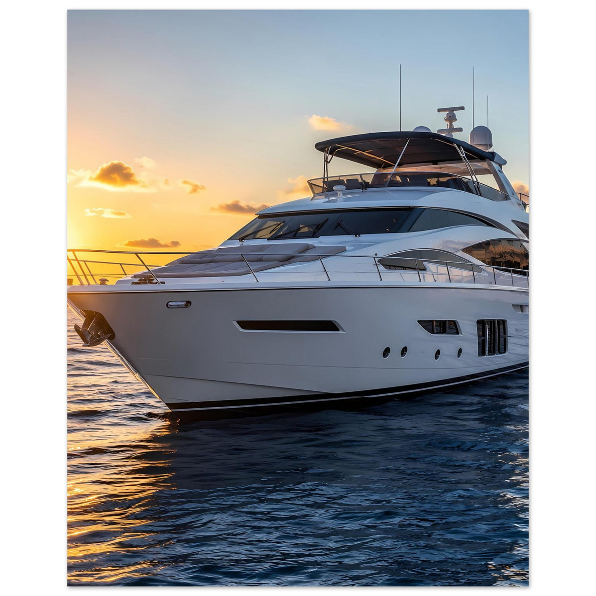 Poster mit Yacht seitlich im Sonnenuntergang, blaues Wasser und warme goldene Lichtstreifen
