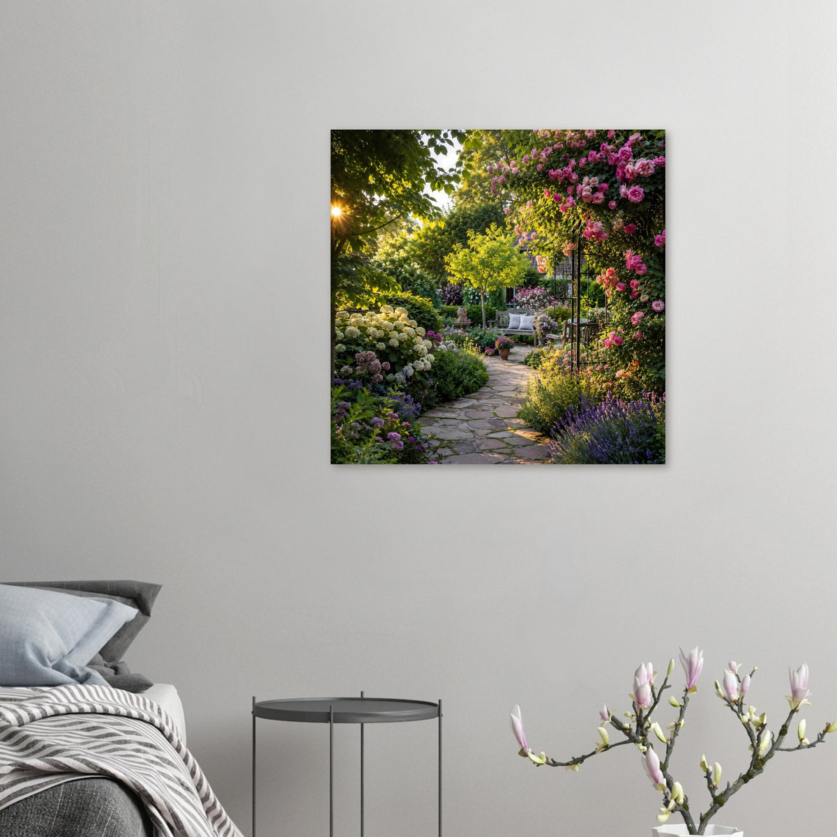 Poster mit Gartenweg, dichtem Blütenmeer und üppigen Sträuchern im Vordergrund