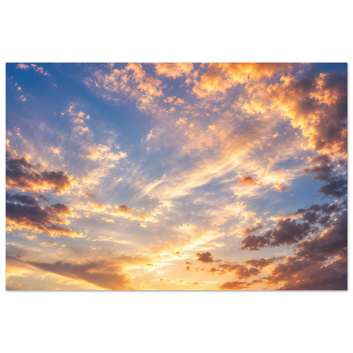 Breites Poster mit Sonnenuntergangshimmel in warmen Orange- und Blautönen, Wolken