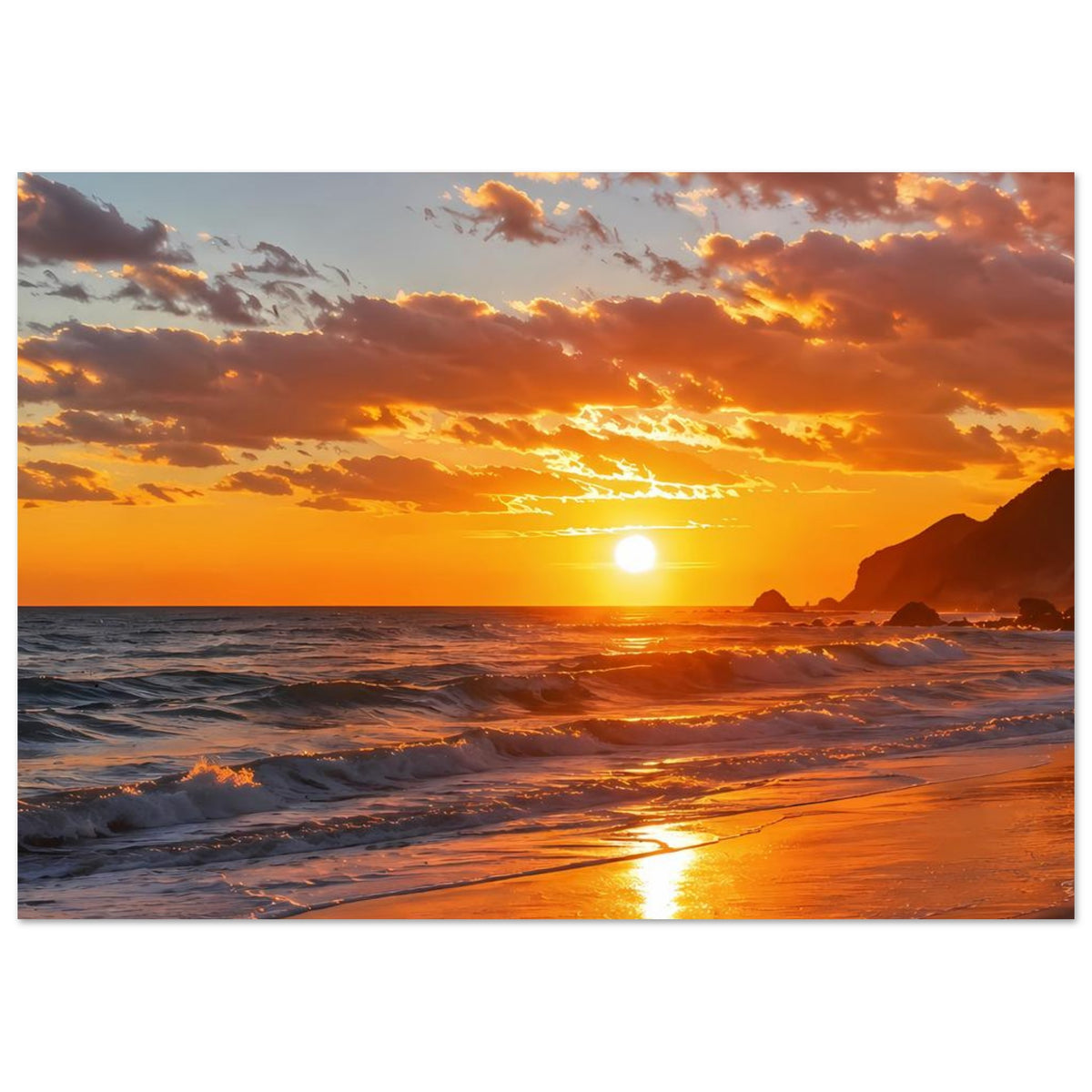 Poster im Hochformat mit Sonnenuntergang am Strand: orangefarbene Himmelsszene, Wellen und helle Lichtspur.