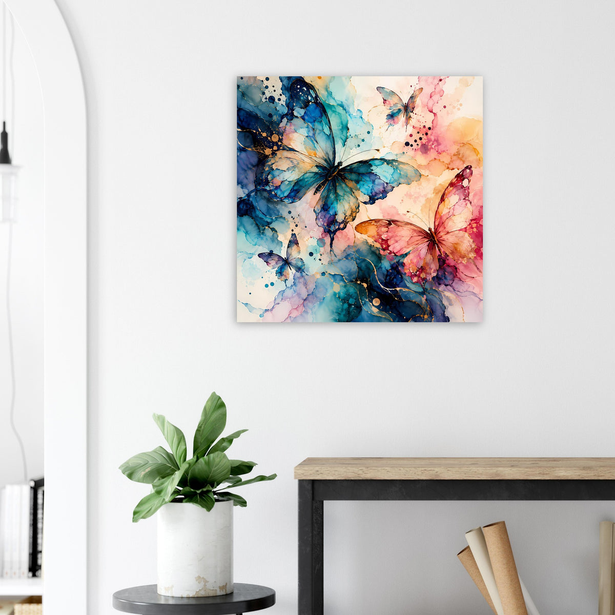 Quadratisches Aquarellposter mit blauen und rosa Schmetterlingen