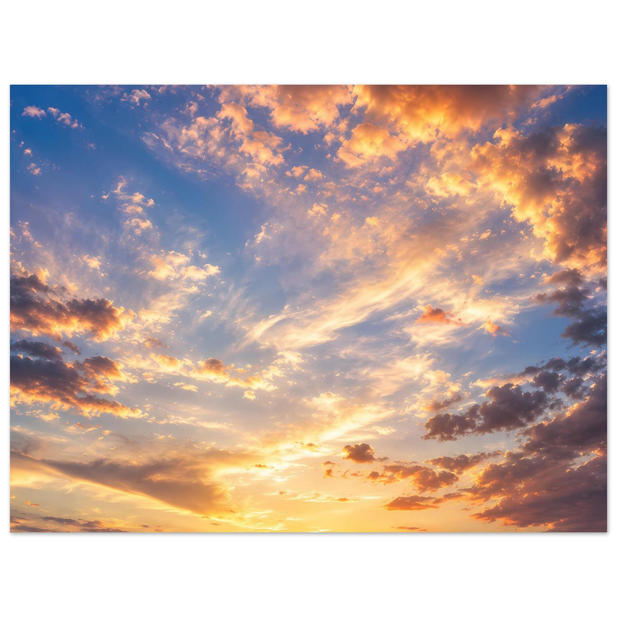 Horizontales Poster mit Sonnenuntergang: leuchtende Wolken und goldener Sonnenhorizont