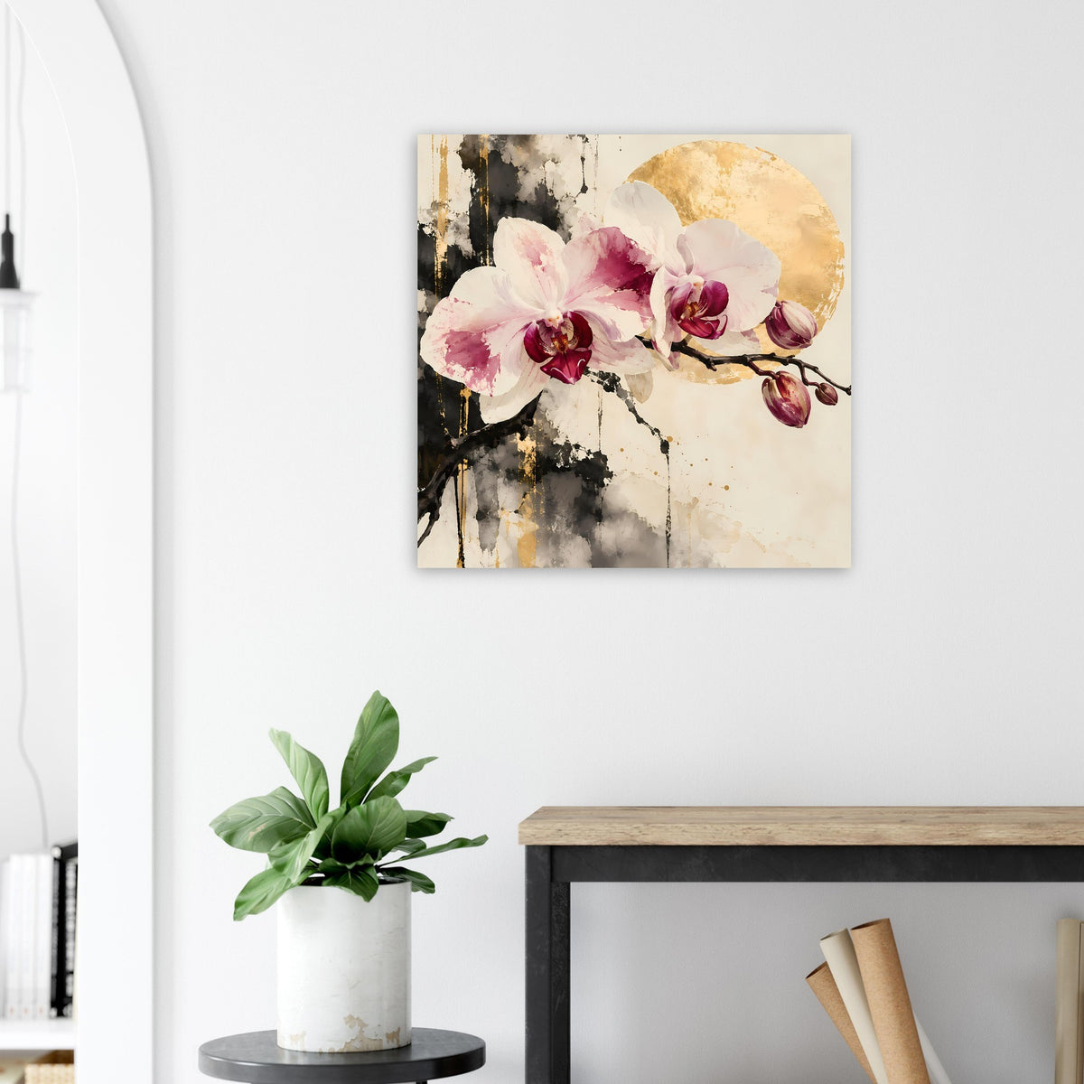 Gerahmtes Blumenposter: Orchideenblüten in Rosa/Weiß mit goldener Fläche und schwarzen Akzenten