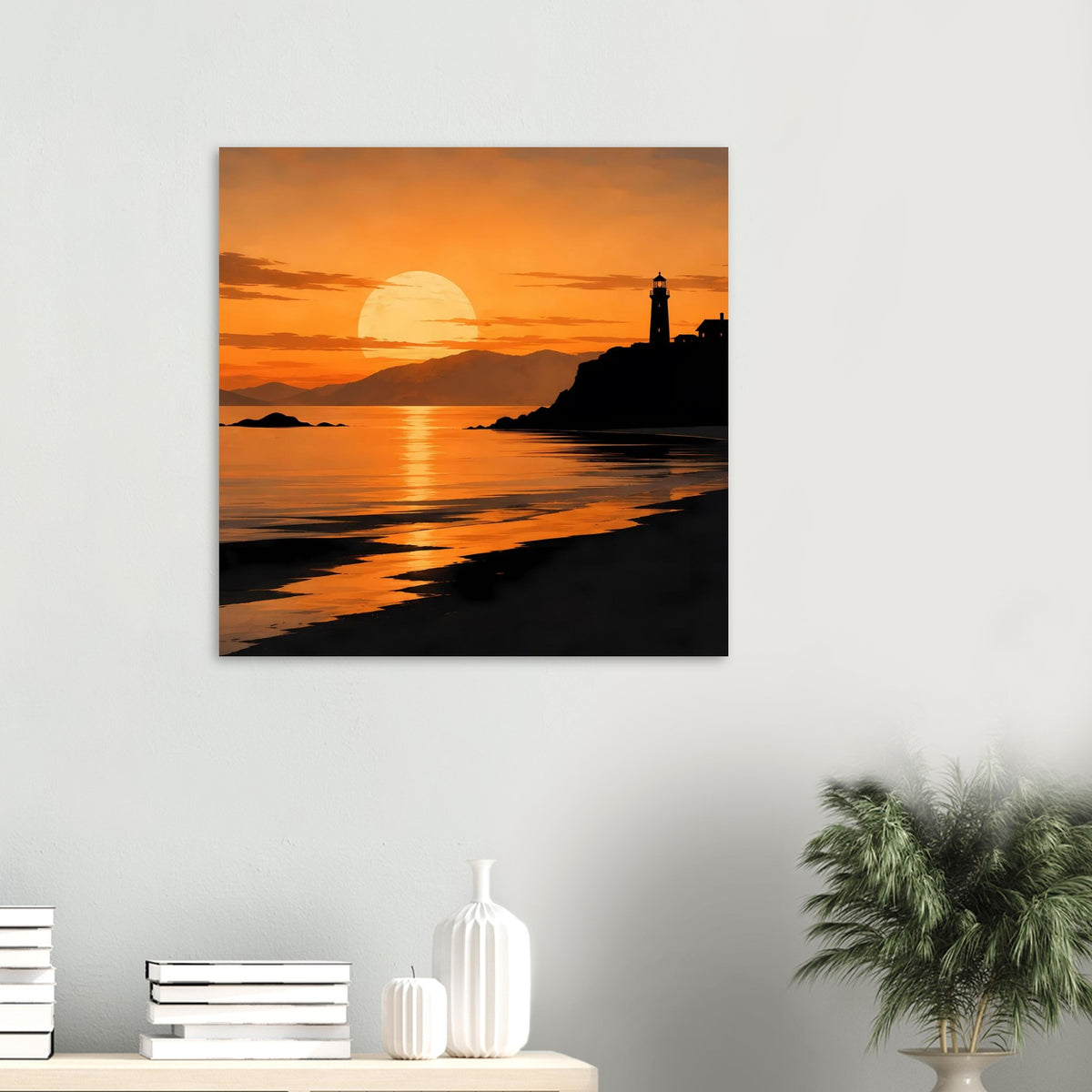 Küstenposter mit Leuchtturm rechts, großer Sonne am Horizont und warmen Farben auf dem Meer