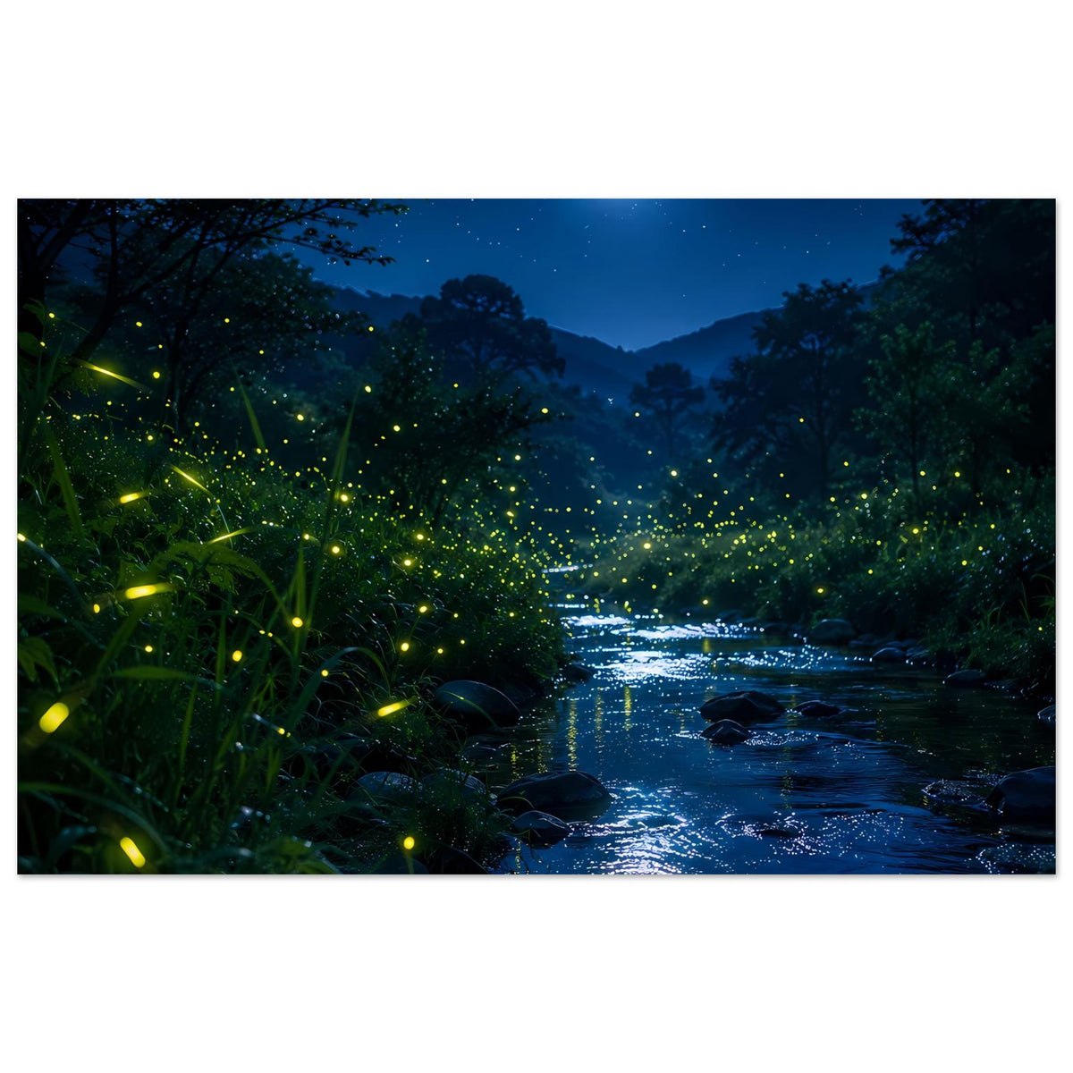 Wandposter im Querformat: Fluss mit Steinen, Gräsern und leuchtenden Glühwürmchen