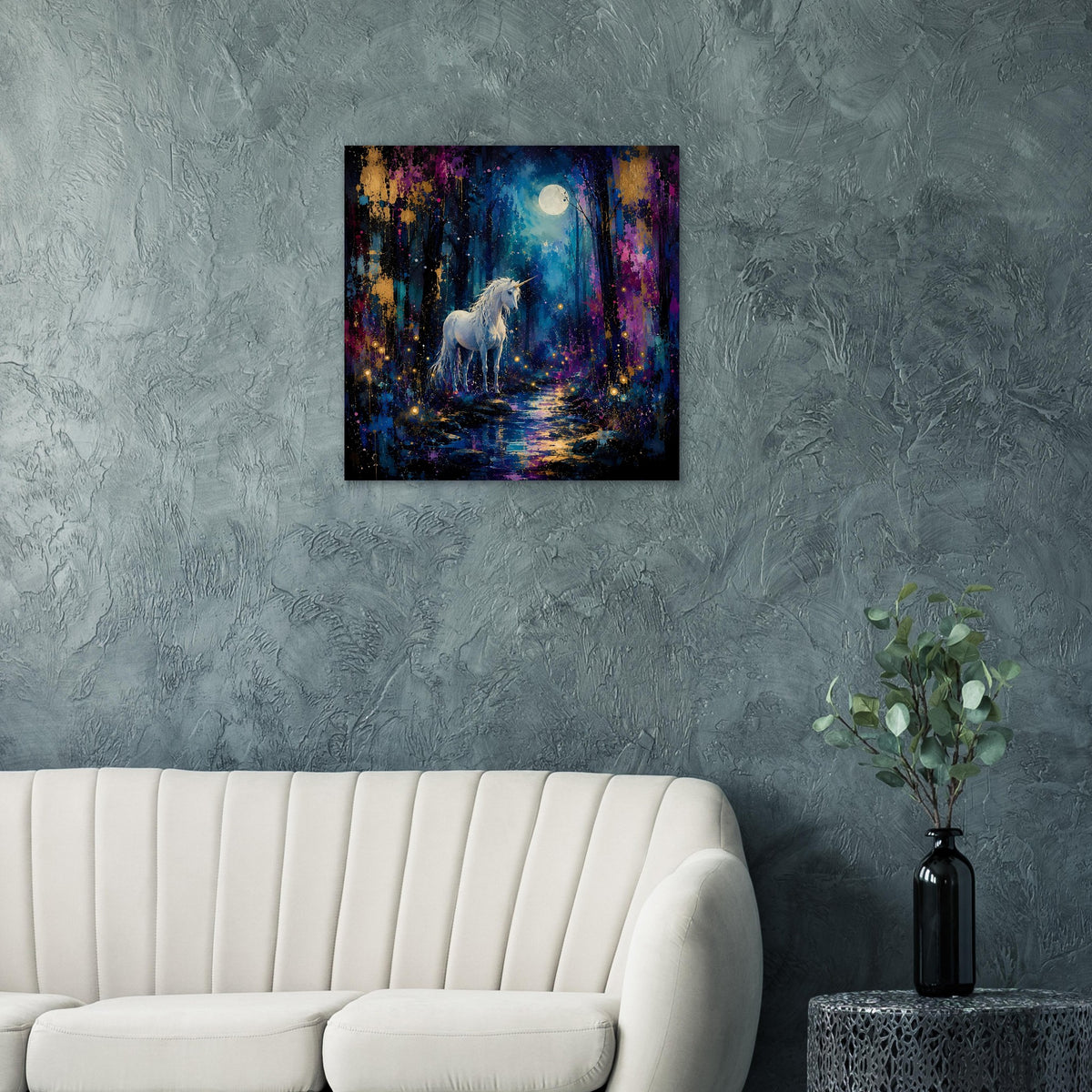 Mondnacht-Poster: weißes Einhorn, Wasserweg mit Lichtpunkten, blauer Mond und bunte Bäume